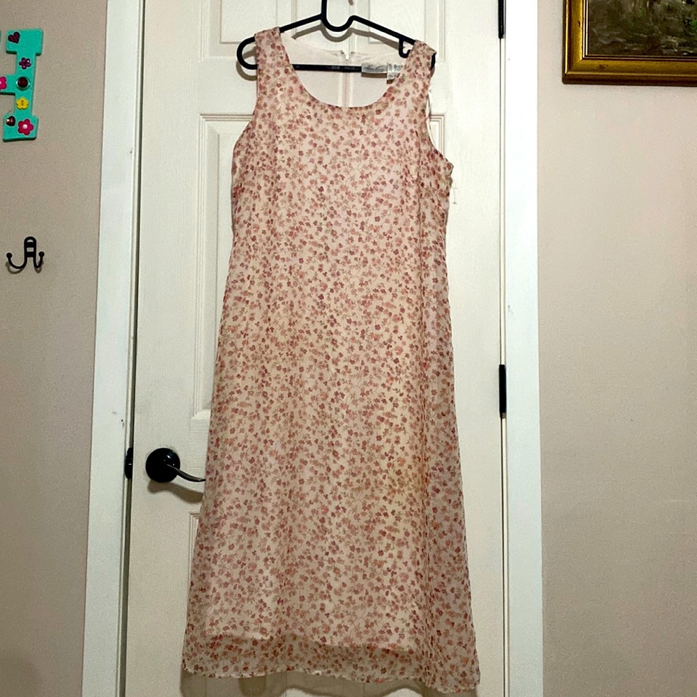 Ancle length dress with flower pattern